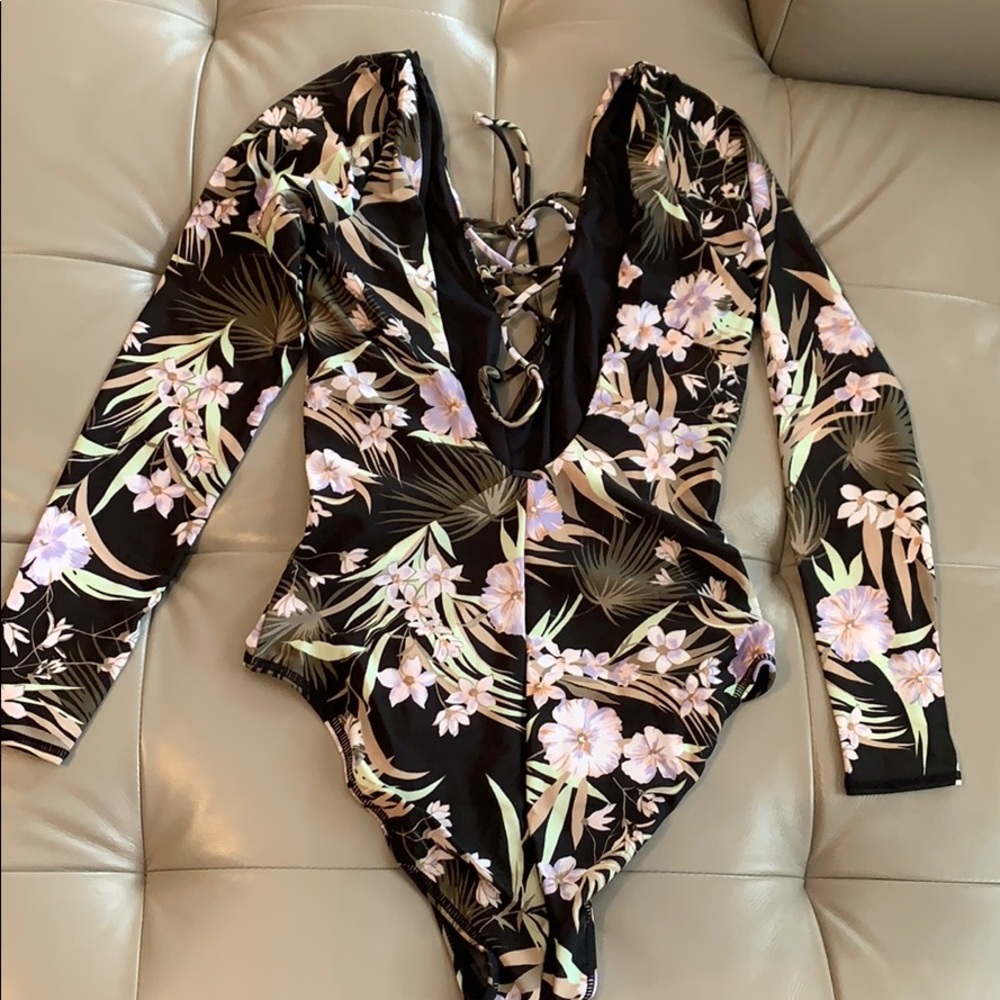 Volcom swimwear bodysuit - Picture 6 of 10